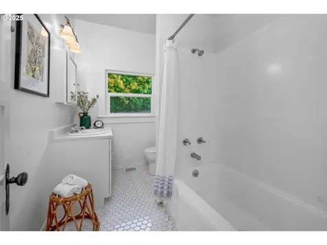2014 NE 49th Avenue Portland OR 97213
