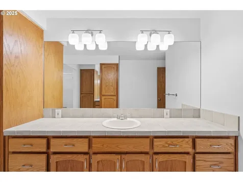 2016 SE Norelius Drive Vancouver WA 98683