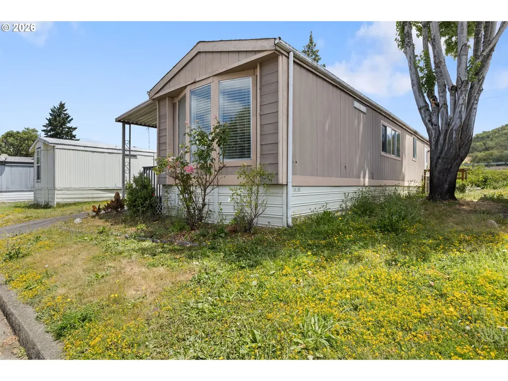 56 Manor Loop Roseburg OR 97471