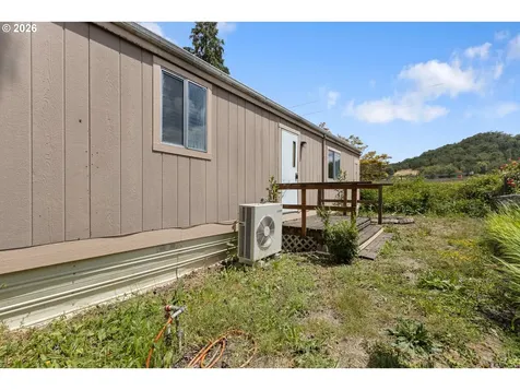 56 Manor Loop Roseburg OR 97471