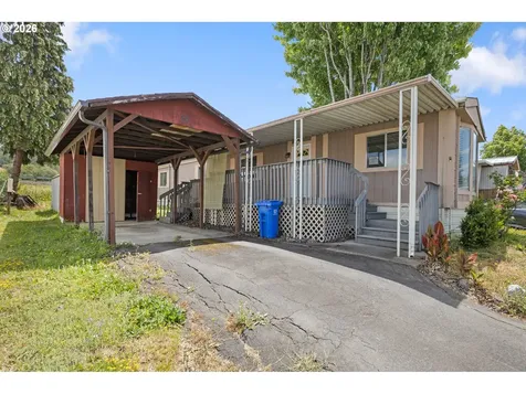 56 Manor Loop Roseburg OR 97471