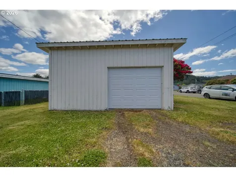 1891 Dogwood Avenue Reedsport OR 97467