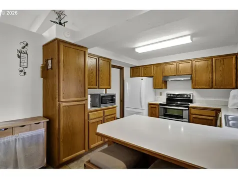 1960 40th Street Florence OR 97439