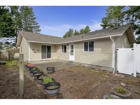 1960 40th Street Florence OR 97439