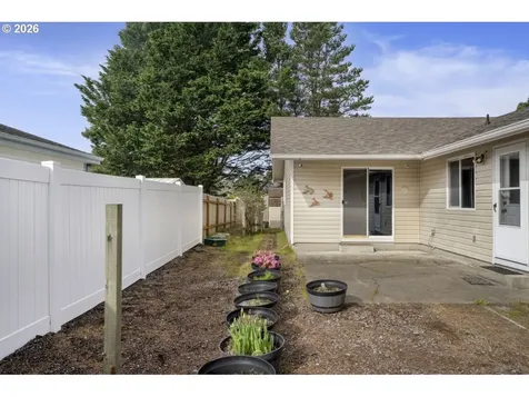 1960 40th Street Florence OR 97439