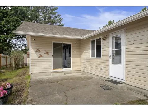 1960 40th Street Florence OR 97439