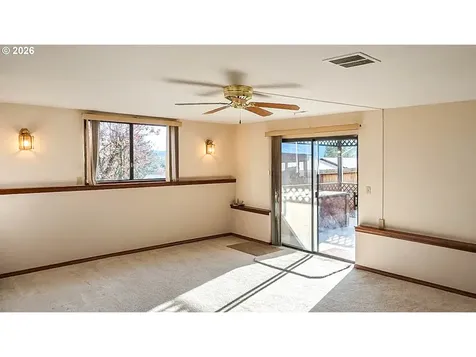 1818 NE Todd Street Roseburg OR 97470