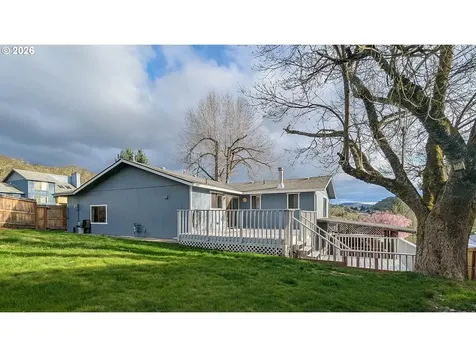 1818 NE Todd Street Roseburg OR 97470