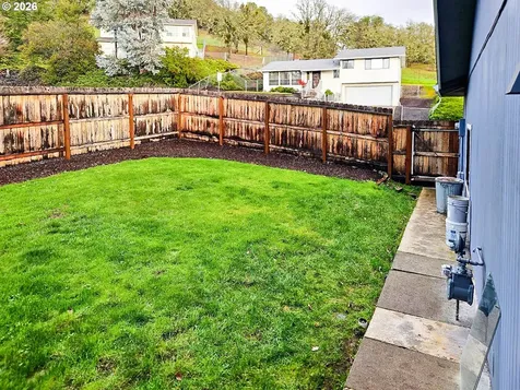 1818 NE Todd Street Roseburg OR 97470