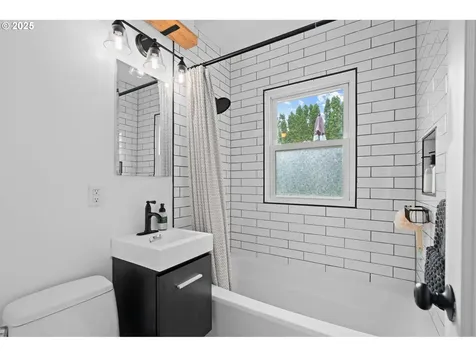 615 NE 61st Place Portland OR 97213