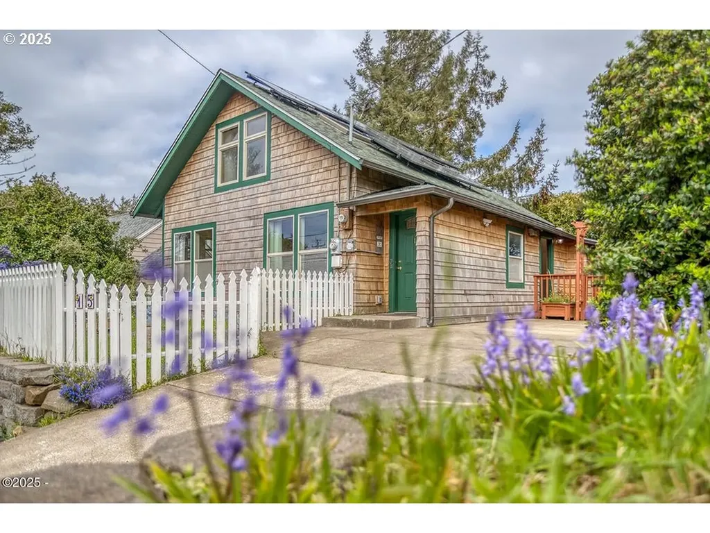 15 SW Cottage Street Newport OR 97365