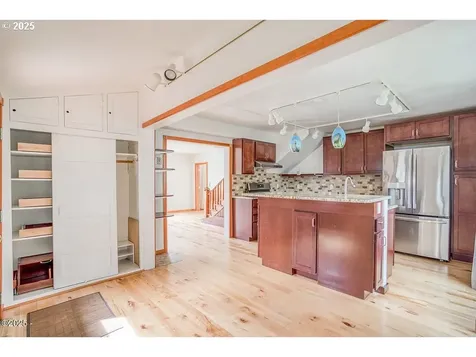 15 SW Cottage Street Newport OR 97365