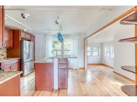 15 SW Cottage Street Newport OR 97365