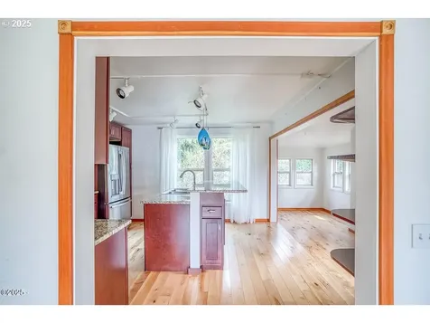 15 SW Cottage Street Newport OR 97365