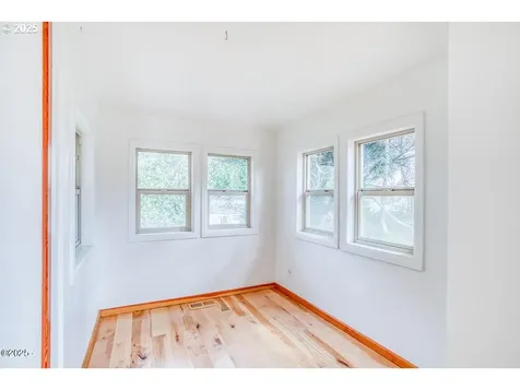 15 SW Cottage Street Newport OR 97365
