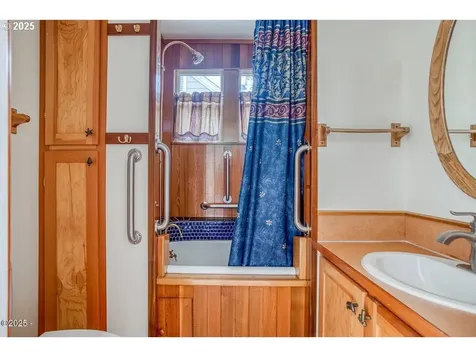15 SW Cottage Street Newport OR 97365