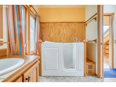 15 SW Cottage Street Newport OR 97365