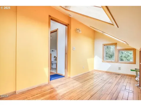 15 SW Cottage Street Newport OR 97365