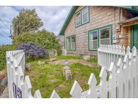15 SW Cottage Street Newport OR 97365