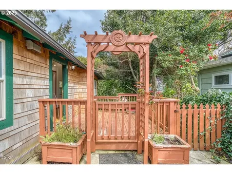 15 SW Cottage Street Newport OR 97365