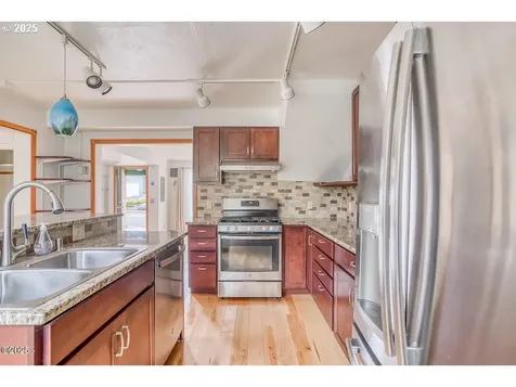 15 SW Cottage Street Newport OR 97365