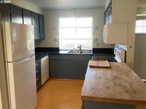 25030 Woodland Avenue Veneta OR 97487