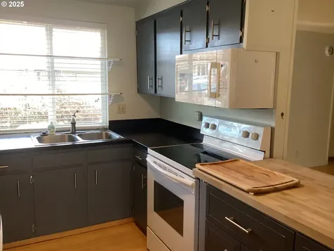25030 Woodland Avenue Veneta OR 97487
