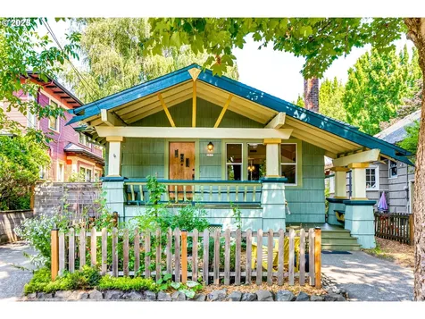 3577 SE Woodward Street Portland OR 97202