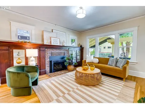 3577 SE Woodward Street Portland OR 97202