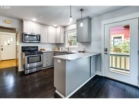 3577 SE Woodward Street Portland OR 97202