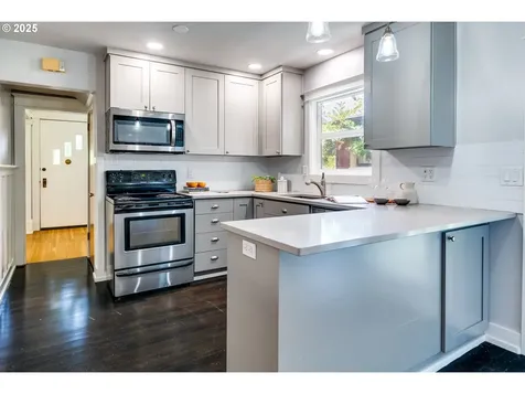 3577 SE Woodward Street Portland OR 97202