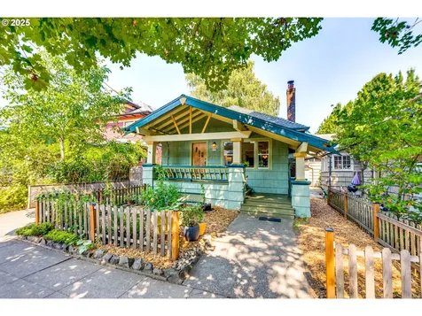 3577 SE Woodward Street Portland OR 97202