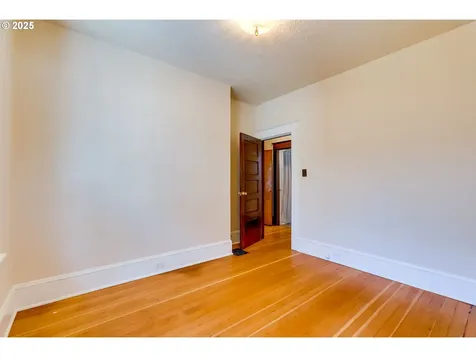 3577 SE Woodward Street Portland OR 97202