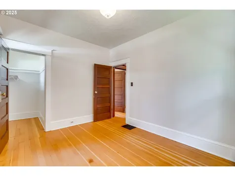 3577 SE Woodward Street Portland OR 97202