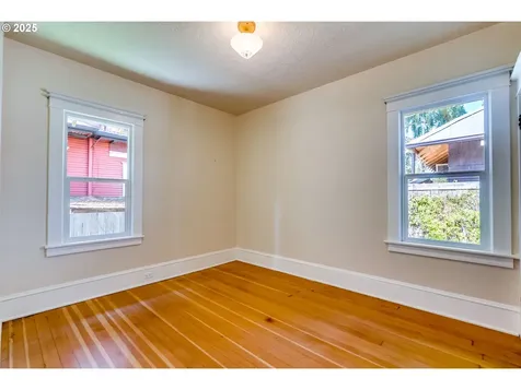 3577 SE Woodward Street Portland OR 97202