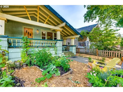 3577 SE Woodward Street Portland OR 97202