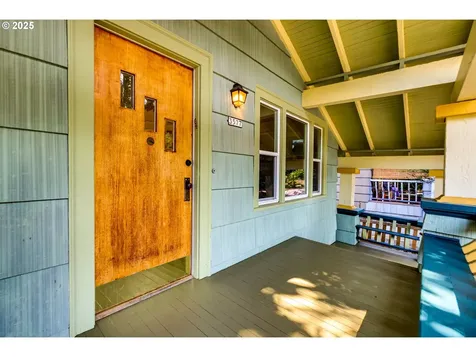 3577 SE Woodward Street Portland OR 97202