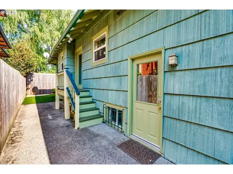 3577 SE Woodward Street Portland OR 97202