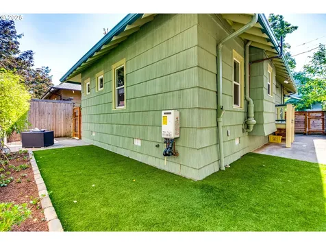 3577 SE Woodward Street Portland OR 97202