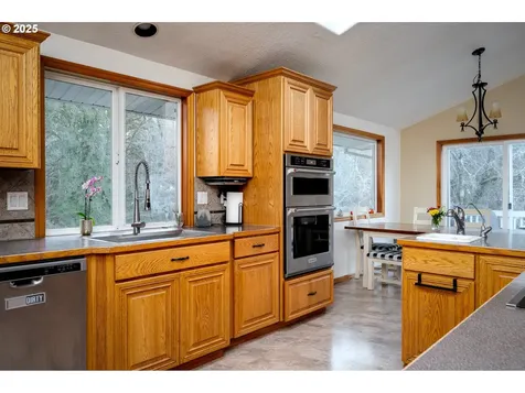 27623 Kingsley Road Scappoose OR 97056