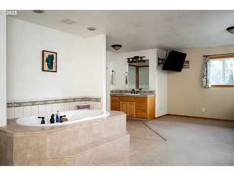 27623 Kingsley Road Scappoose OR 97056