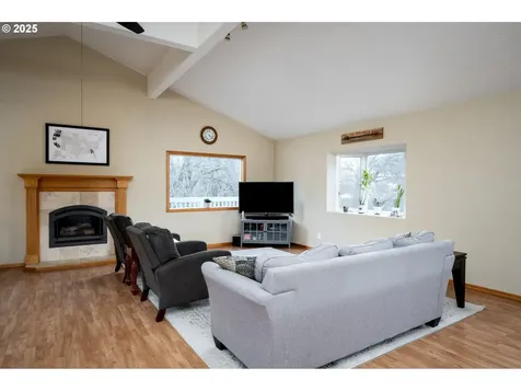 27623 Kingsley Road Scappoose OR 97056