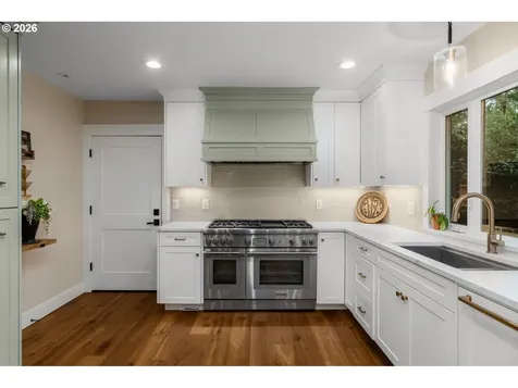 767 10th Street Lake Oswego OR 97034