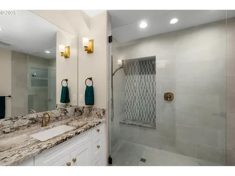 767 10th Street Lake Oswego OR 97034