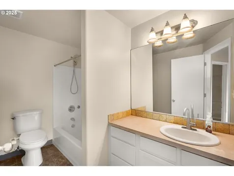 5045 SE 70th Avenue Portland OR 97206
