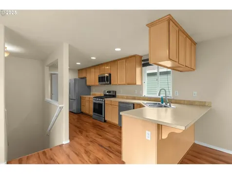 5045 SE 70th Avenue Portland OR 97206
