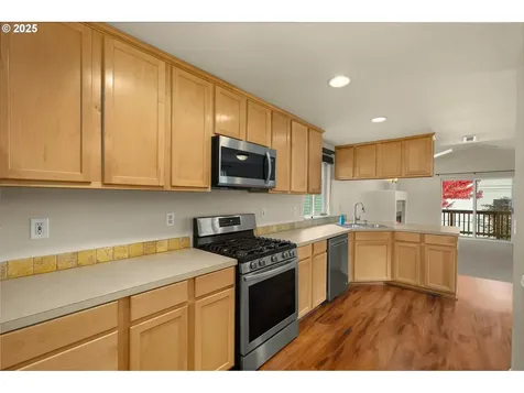 5045 SE 70th Avenue Portland OR 97206