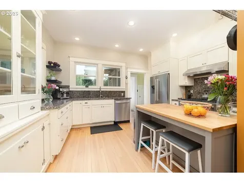 1621 NE Knott Street Portland OR 97212