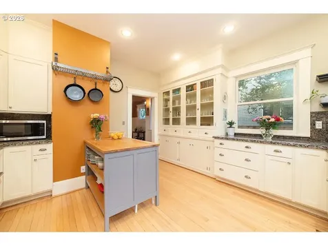 1621 NE Knott Street Portland OR 97212