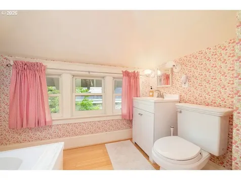 1621 NE Knott Street Portland OR 97212